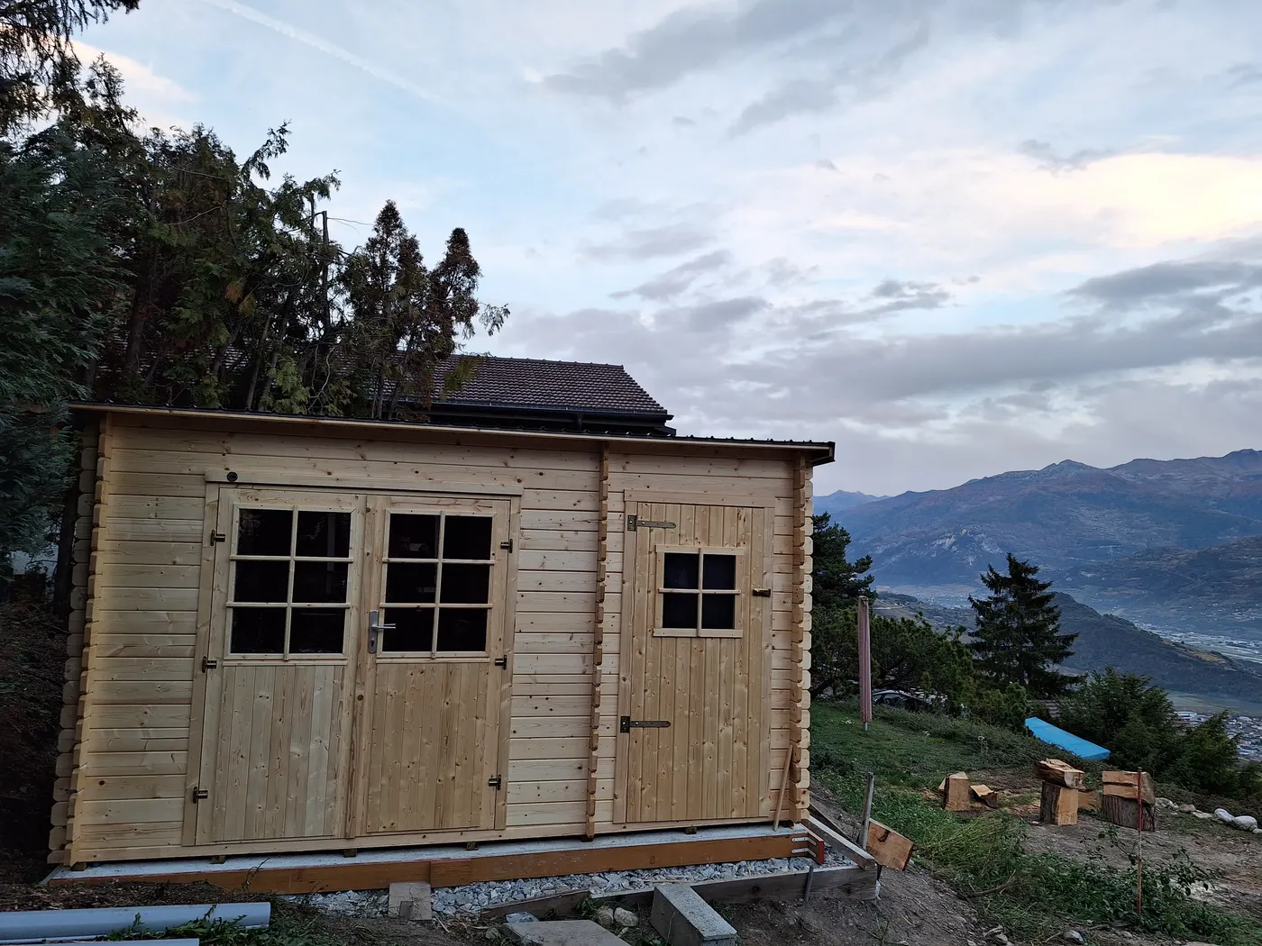 Cabanon de jardin terminé, vue de face
