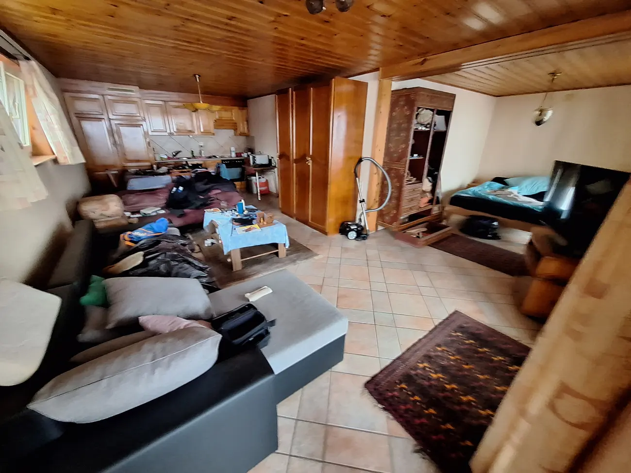 Studio avant travaux, avant débarras