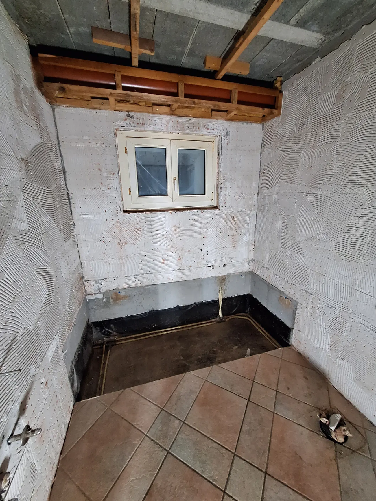 Préparation de la salle de bain avant carrelage